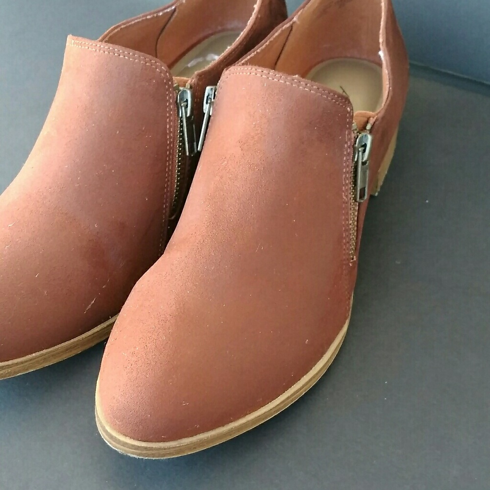 American eagle women's suede shoes